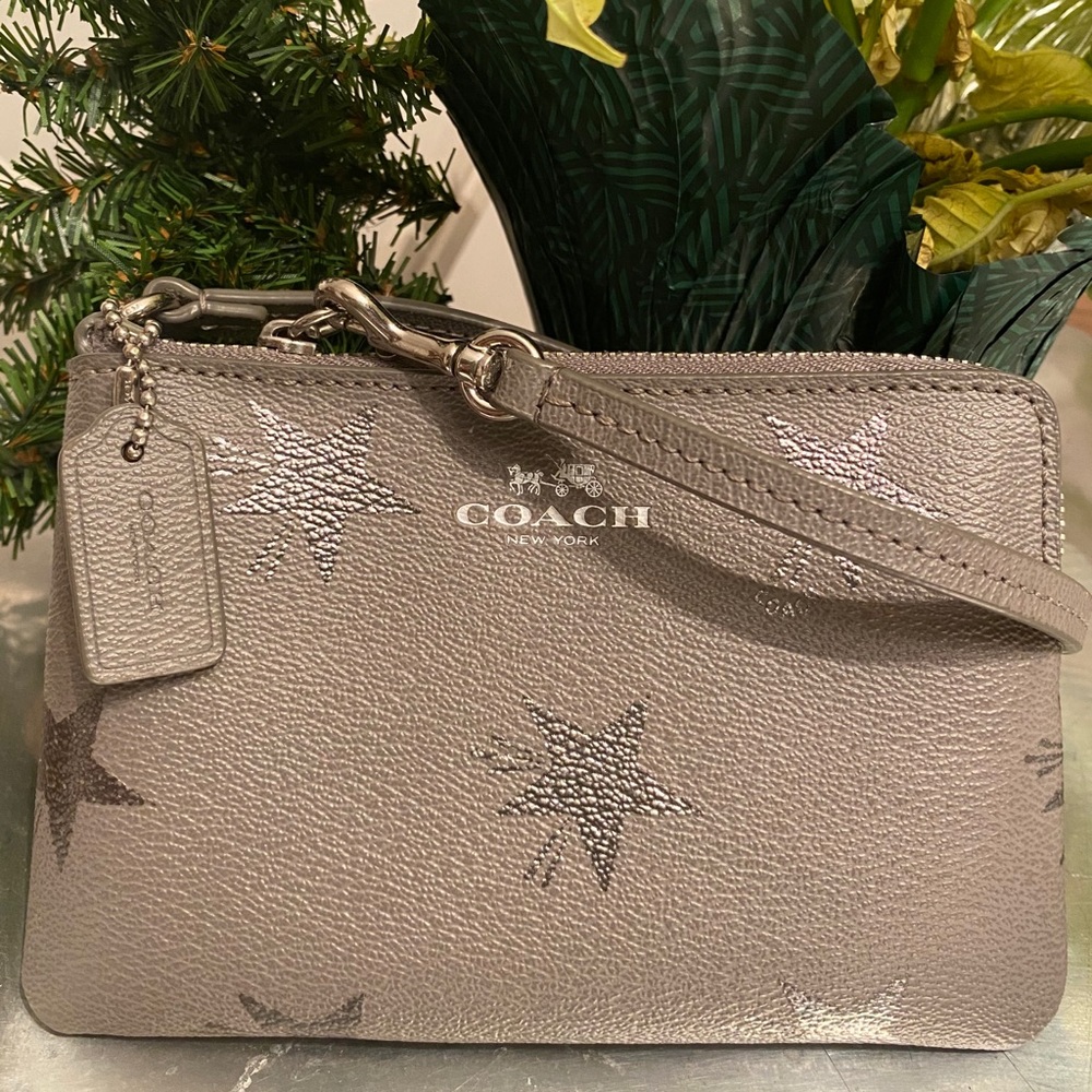 🌟Coach grey/silver star wristlet🌟